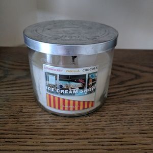 Bath and Body Wicks 3 Wick Candle